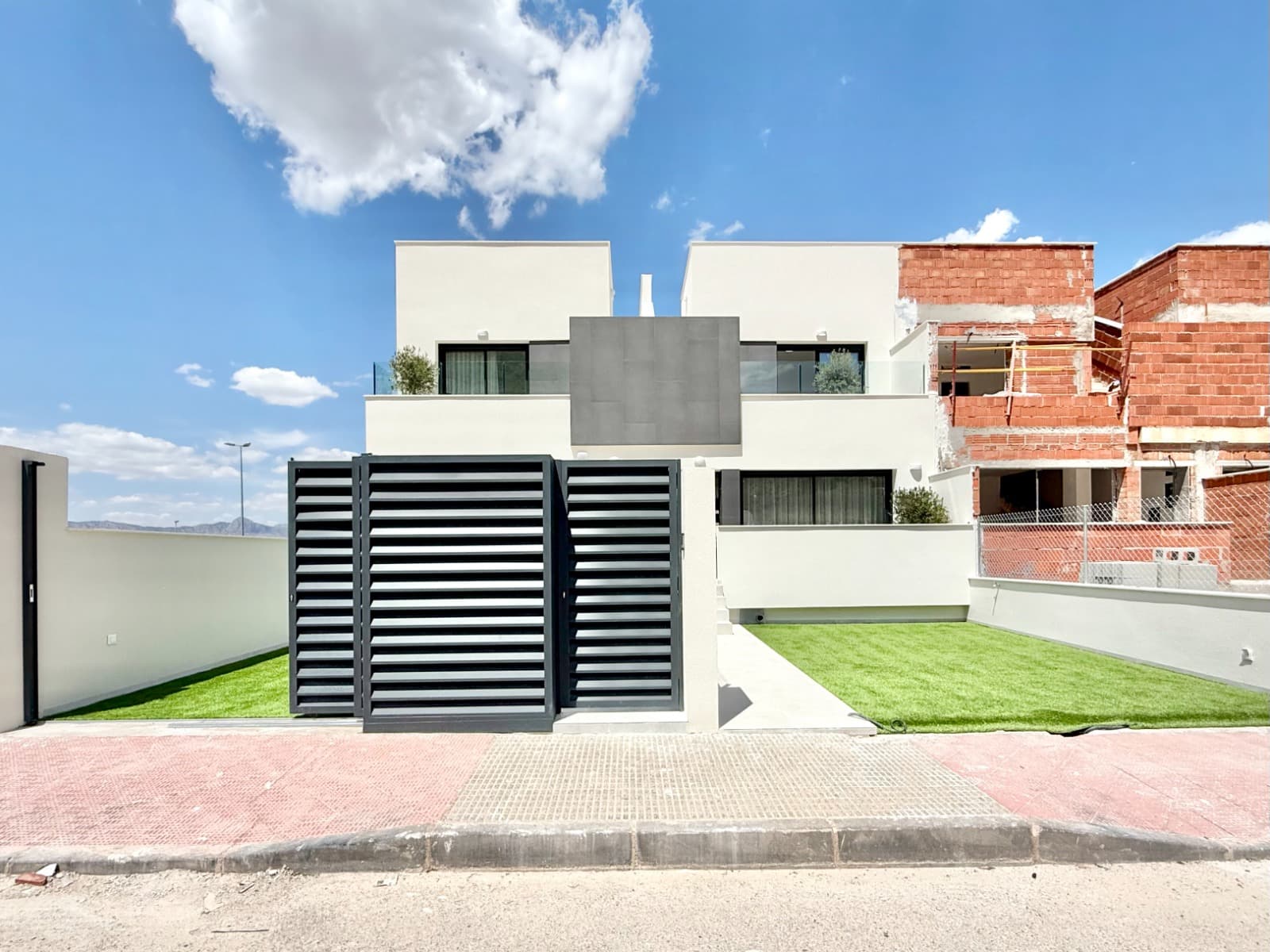 Top-floor bungalow 2 bed. in Cox 2