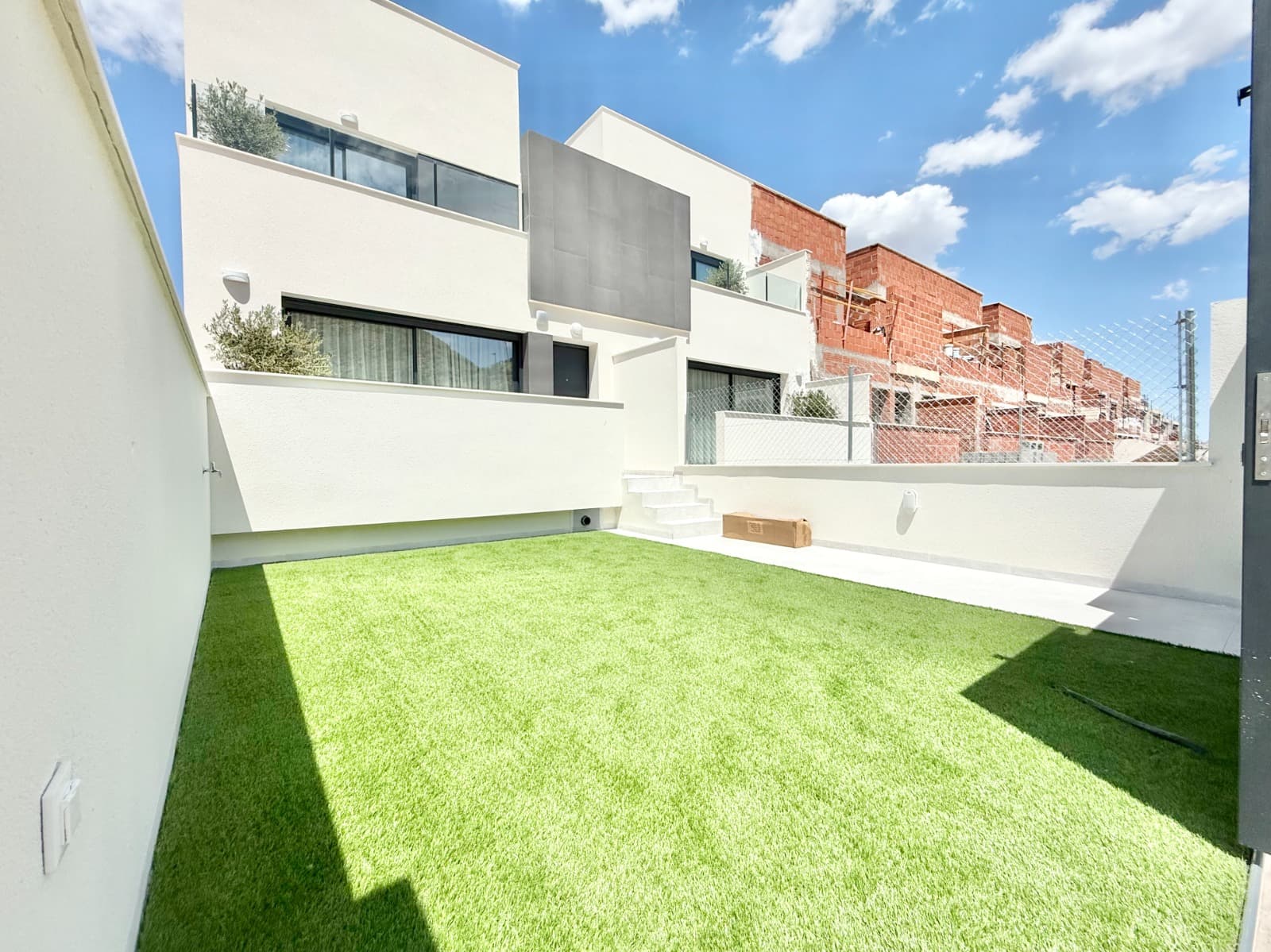 Top-floor bungalow 2 bed. in Cox 3