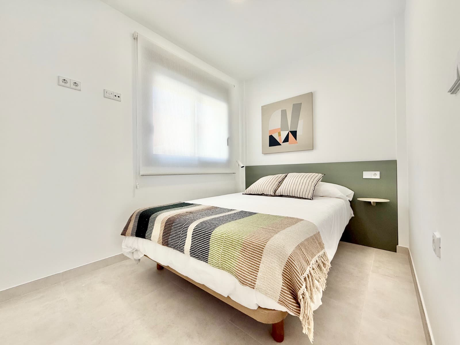 Top-floor bungalow 2 bed. in Cox 9